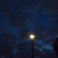 Ночь, улица, фонарь, "НЛО" :: Андрей Лукьянов