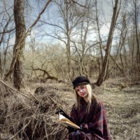 Весна, лес, книга... :: Анастасия Рябова