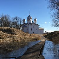 Дорога к храму :: Михаил Юрьевич