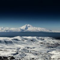 Величественная гора Арарат. :: Анатолий Щербак