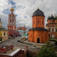 В ВЫСОКО-ПЕТРОВСКОМ МОНАСТЫРЕ. МОСКВА :: Александр Шурпаков