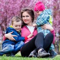 Семейный портрет в парке :: Ирина Гомозова