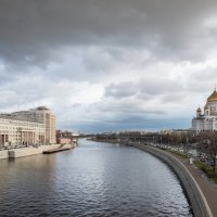 Тучи над городом встали, в воздухе пахнет грозой... :: Олег Пученков