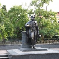 Памятник Пушкину А.С.  Ялта. :: Леонид Дудко