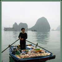 Море дарит - вьетнамцы продают :: Евгений Печенин