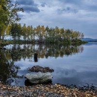 Autumn evening at the lake :: Dmitry Ozersky