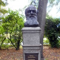Памятник П.Семёнову-Тян-Шанскому :: Tarka 