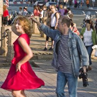 Танцы на улице :: Валентин Яруллин