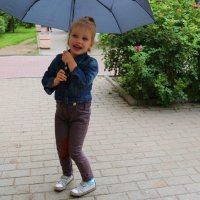 Стихийная фотосессия с зонтиком-2 :: Елена Разумилова