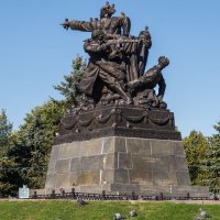 Памятник генералу М.Г. Ефремову :: Ruslan 