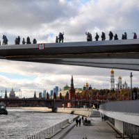 Парящий мост в Зарядье :: Анатолий Колосов