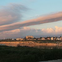 Одинокое облако продольной формы вытянулось вдоль берега моря... :: Senior Веселков Петр