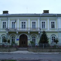 Административное   здание   в   Ивано - Франковске :: Андрей  Васильевич Коляскин