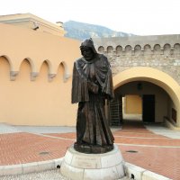 Статуя Франсуа «Хитрому» в облачении монаха :: Елена Павлова (Смолова)