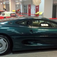 Фотограф и  xj220 jaguar :: Вячеслав Случившийся