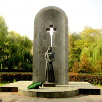 Памятник военным медикам на Курортном проспекте Кисловодска :: Нина Бутко
