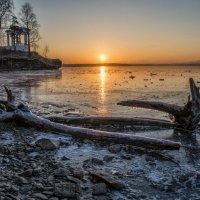 sunset in December on the lake :: Dmitry Ozersky