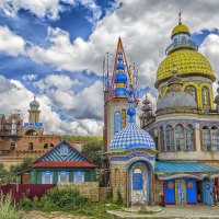 У храма всех религий :: Сергей Цветков