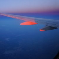 Рассвет на крыле самолёта :: Сергей Беляев