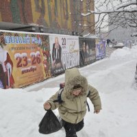 Снег в городе. :: юрий Амосов