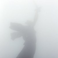 Монумент в тумане :: Alexander Varykhanov