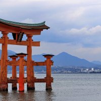 Большие тории на фоне Японии :: Евгений Печенин