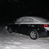 Угомонился, спит под снегом автомобиль из третьего подъезда... :: Марина Белоусова