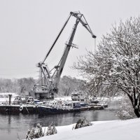 Кран зимний...засеребрило... :: Анатолий Колосов