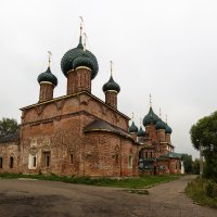 Ансамбль церквей Иоанна Златоуста и Владимирской иконы Божией Матери в Коровниках :: serg Fedorov