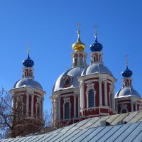 Храм и чистое небо над Москвой :: Андрей Лукьянов