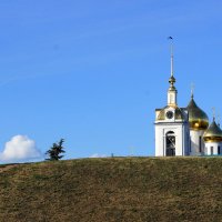 Над церковными куполами - небо синее-синее, и  птица высоко там летает. :: Валентина ツ ღ✿ღ