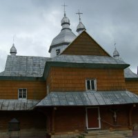 Деревянный   храм   в   Надворной :: Андрей  Васильевич Коляскин