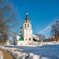 Покровская церковь и снег :: Юлия Батурина