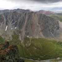 Под облаками. Северо-Чуйский хребет :: Виктор Четошников