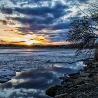 spring evening at the lake :: Dmitry Ozersky