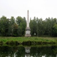 Мраморный обелиск, поставленный А. Ринальди в честь побед русского флота под Чесмой. :: Ирина ***