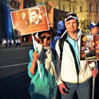 И наши родные дошли с нами до Красной площади. :: Татьяна Помогалова