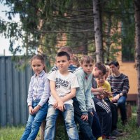Дети в ожидании покатушек :: Valeriy Nepluev