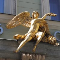 Ангел на фасаде отеля :: Станислав Соколов