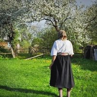 92-я весна, любуется хозяюшка цветением белого налива в своем саду. :: Oksana 