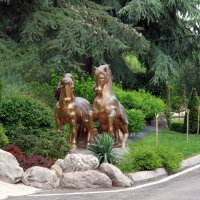 Скульптура «Золотые кони» :: Валерий Новиков
