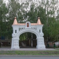 Отреставрированные сохранившиеся ворота... :: марина ковшова 