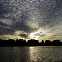 Закат на реке Волхов. :: Александр Горячев