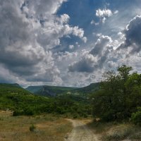 Дорога в Каралезской долине :: Игорь Кузьмин