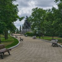 К памятнику Корнилову. Малахов курган :: Игорь Кузьмин