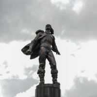 памятник на привокзальной площади :: Юлия Денискина
