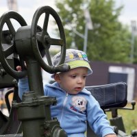 Празднование дня ВМФ в парке Северное Тушино. Малыш. :: Жанна Кедрова