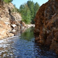 прорыв в плотине,вода ушла в скалы :: Дарья 