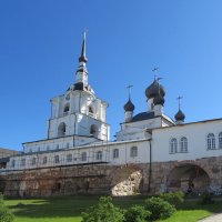 Подворье монастыря. :: Ева Такус 