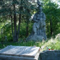 Памятник на могиле Павла Петровича Бажова (1879–1950), известного уральского писателя-сказочника :: Елена Павлова (Смолова)